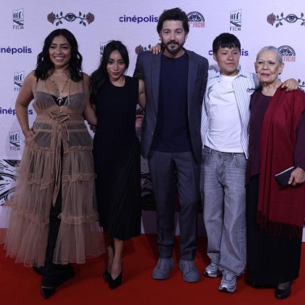 Diego Luna acompañado de parte del elenco de la película Ceniza en la boca presentada en el FICMFoto: Elizabeth Velázquez