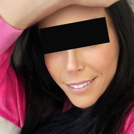 Inés Gómez Mont con los ojos tapados