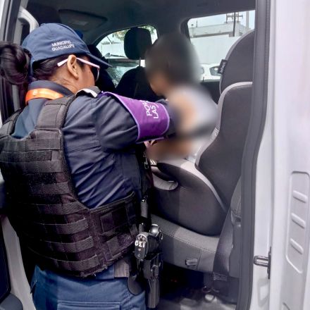 El niño fue atendido por policías y trasladado a las instalaciones del DIF Monarcas.