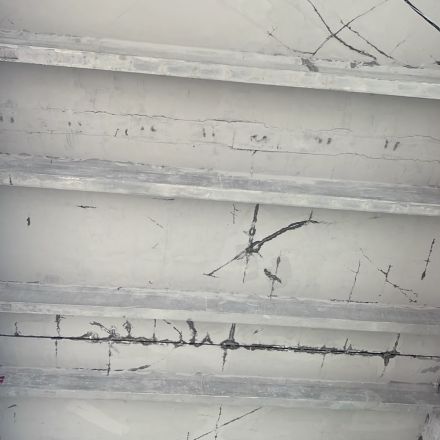 La obra ya presenta filtraciones de agua derivadas de las precipitaciones recientes.