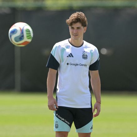 Julián Álvarez, con olfato goleador.