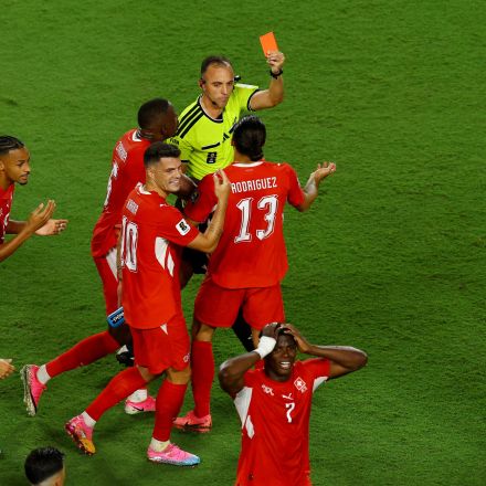 El árbitro  Joao Pinheiro tomó una decisión que a la postre perjudicó a la Selección de Suiza con la expulsión de Breel Embolo.