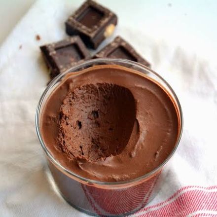 El cacao es el protagonista principal del mousse de chocolate sin huevo.