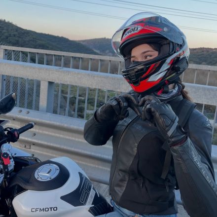Ceyda Yekova documentaba sus aventuras en motocicleta.