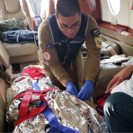 El paramédico Ángel Domínguez ayudó en el traslado.