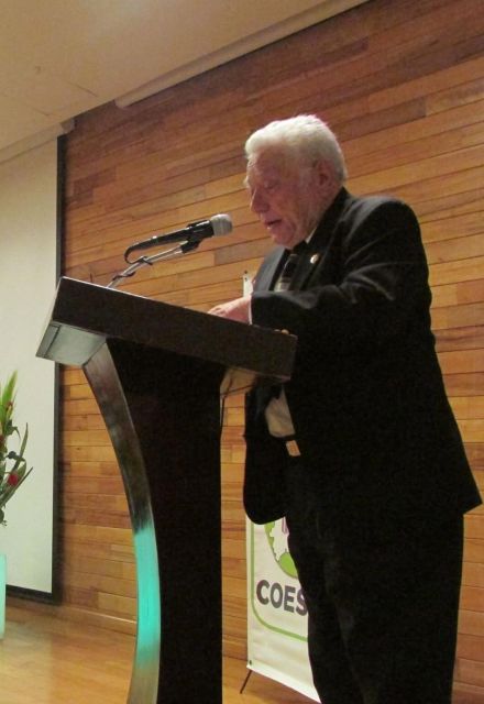 Ulises Casab Rueda en conferencia.