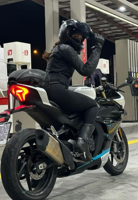 Ceyda Yakova solía compartir sus viajes en motocicleta.
