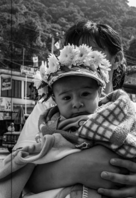 El libro de fotografía 'Chalmeros de Tepito. Barrio peregrino', de Alejandro Medina Guzmán, documenta la fe de los habitantes del barrio bravo.