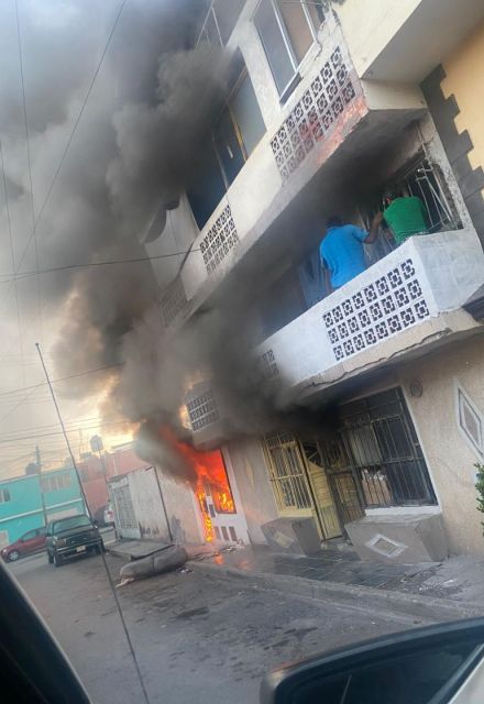 Al lugar arribaron paramédicos del cuerpo de Bomberos quienes revisaron a las personas