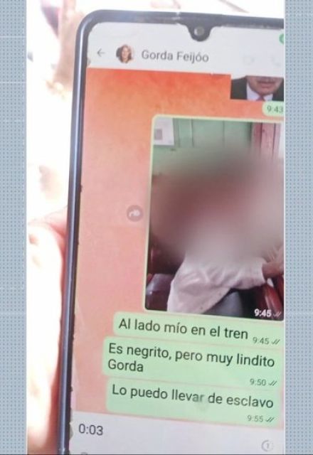 El turista fotografió y grabó al niño de siete años durante el viaje ferroviario.