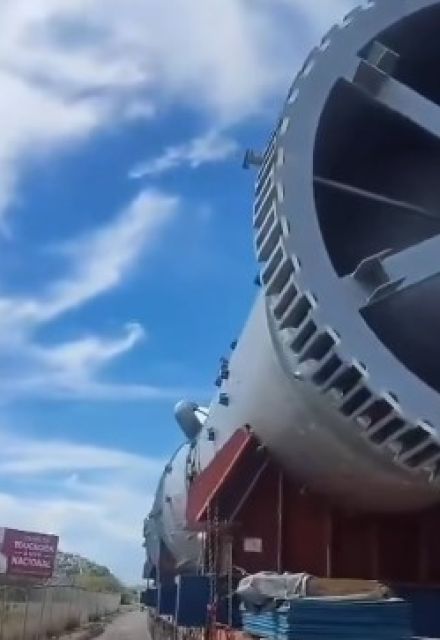Estructuras industriales como parte del montaje de la planta nacional de amoníaco