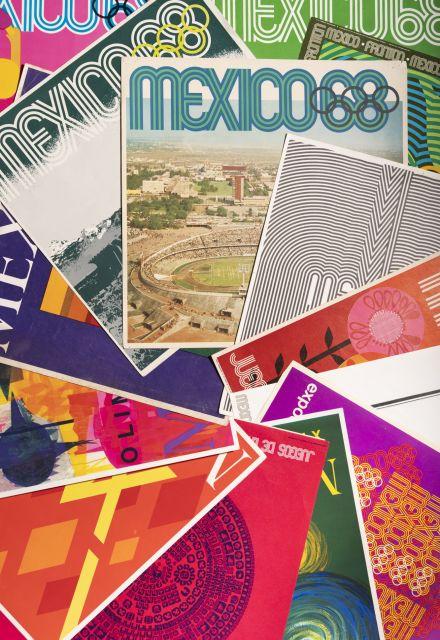 Carteles y memorabilia relacionada con los Juegos Olímpicos de 1968.