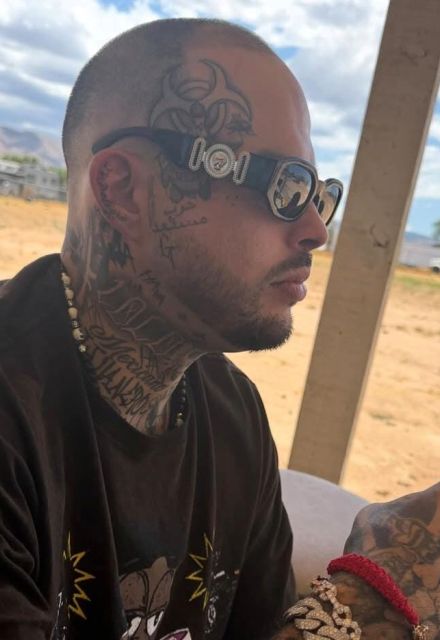 Emiliano Aguilar se rapa.