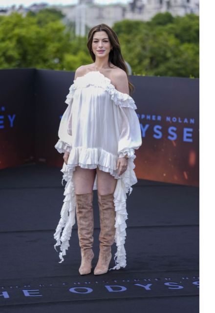 El vestido blanco de Blumarine evocaba claramente la estética de una diosa griega.
