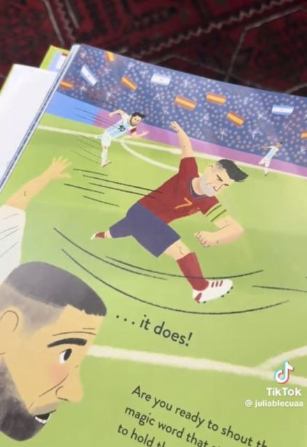 De acuerdo a las páginas del libro infantil, España será campeón del Mundial.