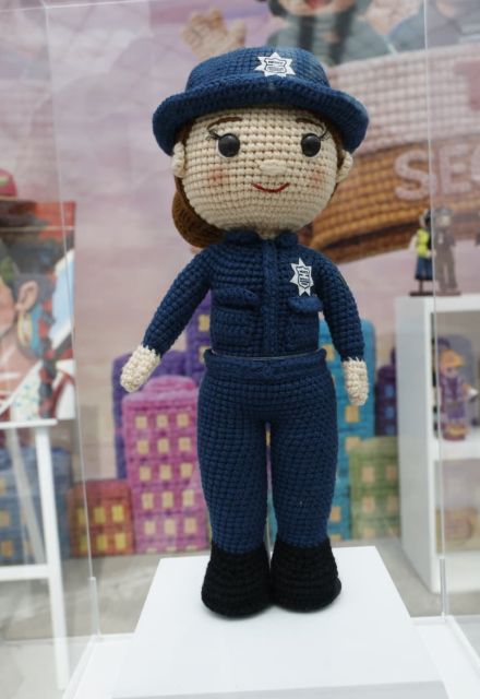 Figuras confeccionadas por internas que forman parte del programa “Tejemos Seguridad”