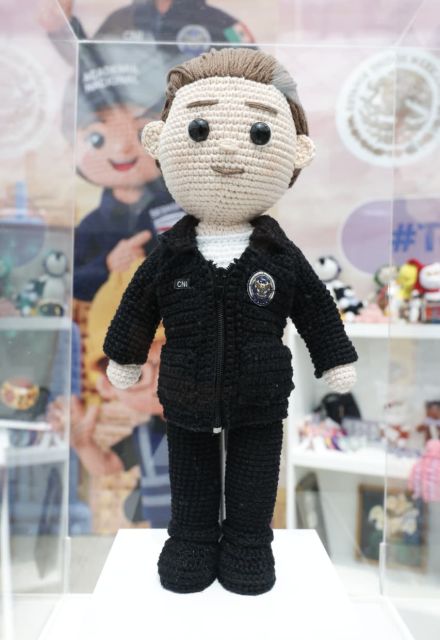 Figuras confeccionadas por internas que forman parte del programa “Tejemos Seguridad”