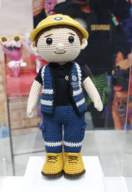 Figuras confeccionadas por internas que forman parte del programa “Tejemos Seguridad”