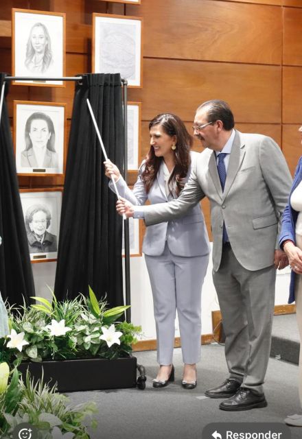 La economista fue homenajeada.