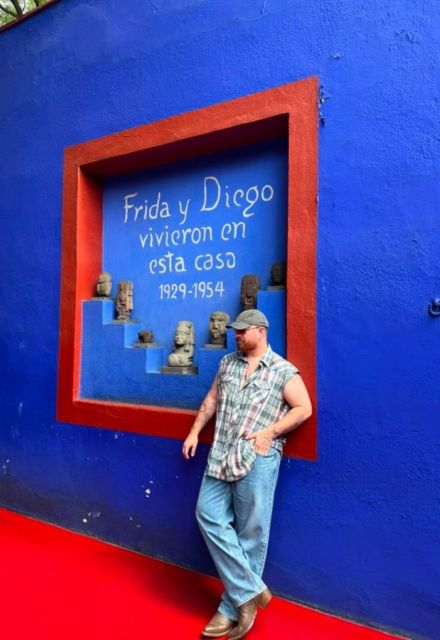Sam Smith regresó a la Casa Azul de Frida Kahlo durante su estancia en Ciudad de México y aseguró que visitar el recinto “le llena el alma”.