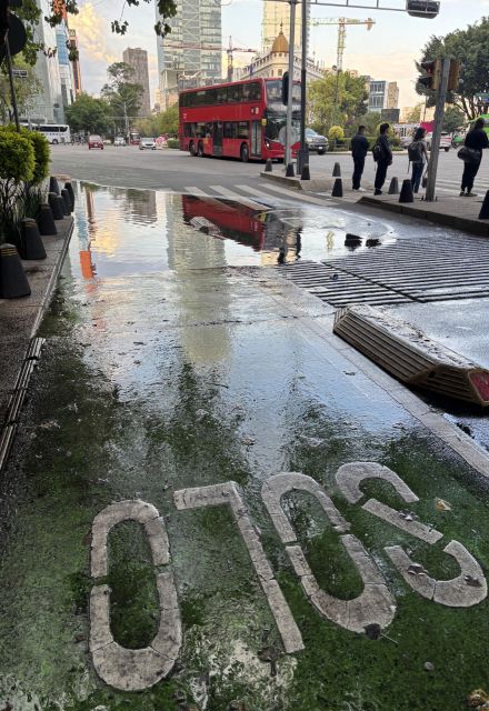 Ciclovías como la de Paseo de la Reforma registran encharcamientos.