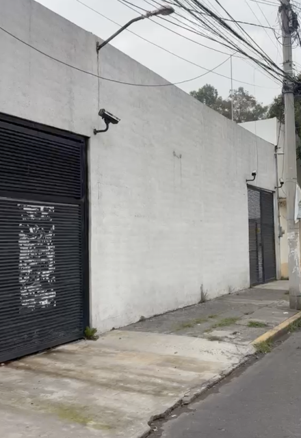 En la sede ubicada en la calle Salvatierra número 45, cerca de LIndavista, en la alcaldía Gustavo A. Madero, no se observó movimiento de alumnos o personal.