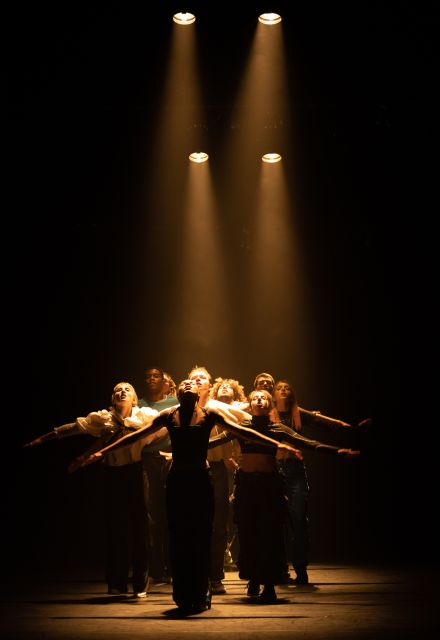 La compañía francesa MazelFreten presentará, por primera vez en México, la pieza inmersiva 'Rave Lucid México', bajo la dirección y coreografía de Brandon Masele y Laura Defretin.