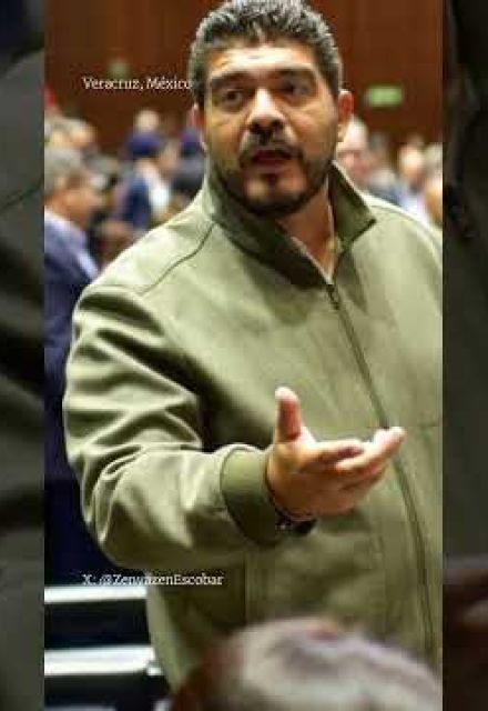 El cuerpo del diputado federal por Morena y exsecretario de Educación del estado, Zenyazen Escobar García, presentaba al menos un impacto de bala.