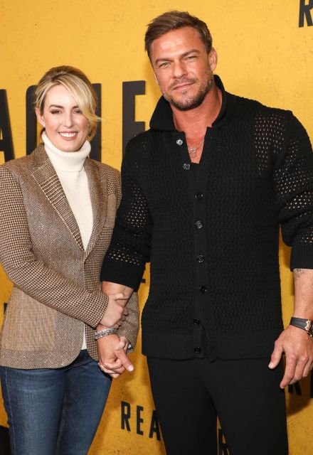 Alan Ritchson solicitó el divorcio de su esposa.