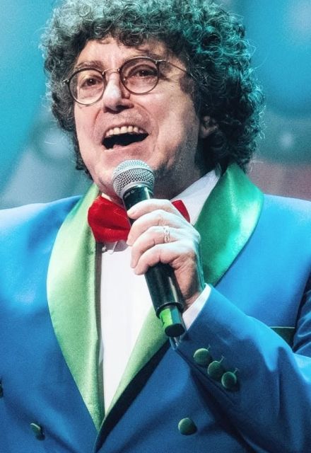 Cantan "Mi Viejo" a Piero para despedirlo.