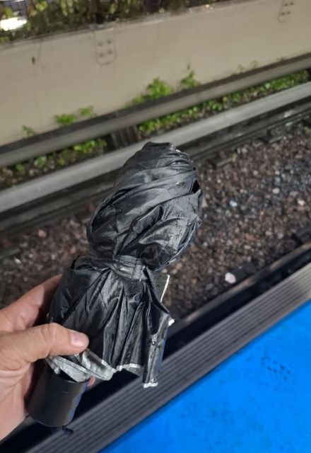 La caída de diversos objetos a las vías del Metro es constante