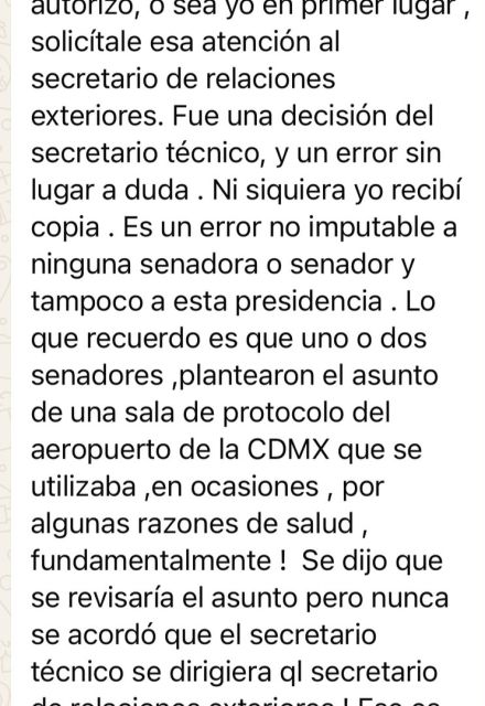 Captura de pantalla de un chat de WhatsApp de Higinio Martínez, presidente del Senado, donde desmiente haber solicitado acceso al Salón de Protocolos del AICM para senadores.