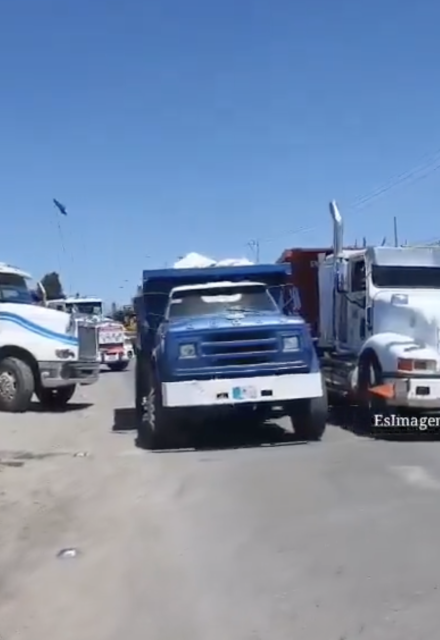 Las movilizaciones generaron filas kilométricas de transporte de carga pesada.