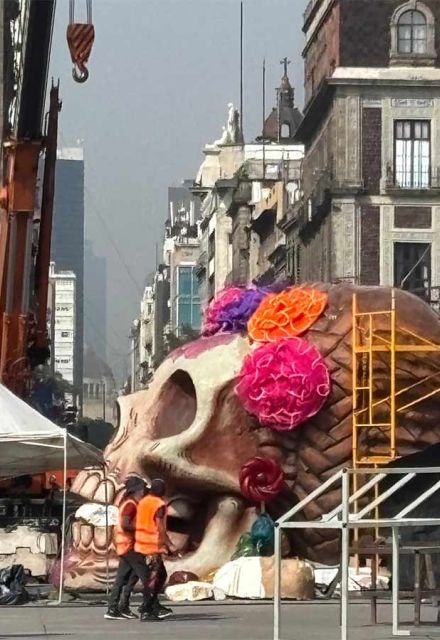 La cabeza de la Mega Catrina