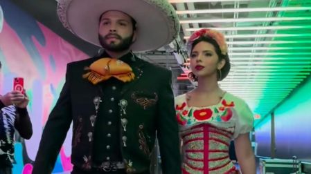Leonardo y Ángela aGUILAR CON VESTUARIOS TIPICOS