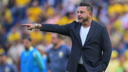Antonio 'Turco' Mohamed durante partido de Toluca ante América correspondiente a la Jornada 10 del Clausura 2025.