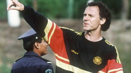Franz Beckenbauer como entrenador. (AFP)