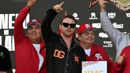 'Canelo' Álvarez ccon lentes oscuros. (Mexsport)
