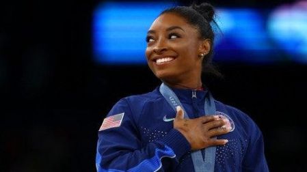 Simone Biles se proclamó como una de las máximas representantes para las mujeres en los Juegos de París. (Reuters).
