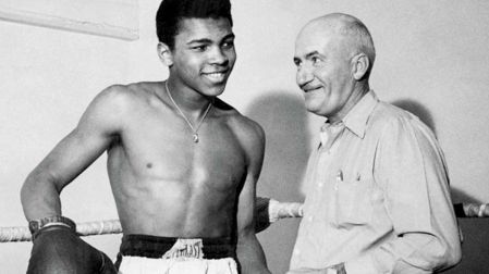 Muhammad Ali y su entrenador Joe Martin.