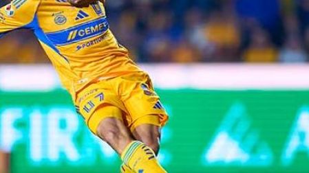 Ángel Correa definiendo de derecha. (Mexsport)