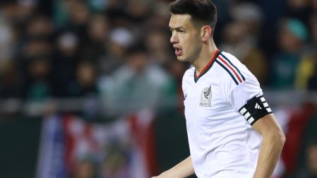 César Montes anotó por tercer partido consecutivo en Rusia.