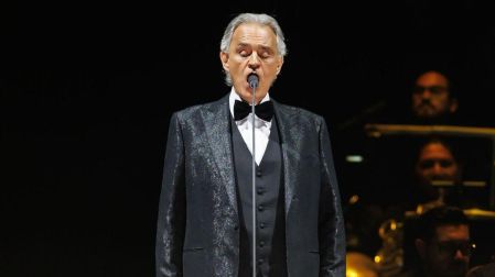 El momento que puedo a bailar al Zócalo: Bocelli, Sariñana y Los Ángeles Azules unen sus voces