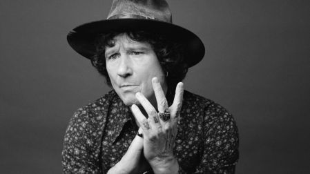 Enrique Bunbury platicó con Excélsior de su nuevo disco.