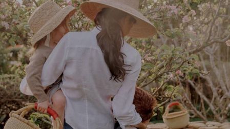 Meghan Markle mostró su estilo de vida familiar en California lejos de la realeza.