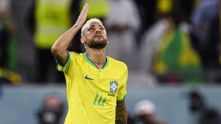 Neymar suma 13 partidos con Brasil en los Mundiales: 8 goles y 4 asistencias.