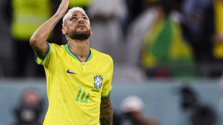 Neymar suma 13 partidos con Brasil en los Mundiales: 8 goles y 4 asistencias.