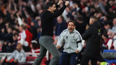 El entrenador del Arsenal Mikel Arteta en la celebración del gol de su equipo.