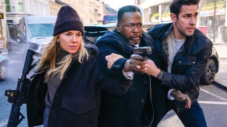 Emma Marlowe (Sienna Miller), James Greer (Wendell Pierce) y Jack Ryan (John Krasinski) en Jack Ryan de Tom Clancy: Guerra fantasmaPhoto Credit: Jonny Cournoyer / Prime Video© Amazon Content Services LLC