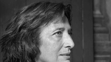 Victoria Cirlot presentó el libro El arte de Gaudí, editado por Vaso Roto.